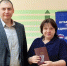 Секретарь местного отделения партии «Единая Россия», глава города Мегиона Алексей Петриченко вручил значки волонтерам и памятный подарок отличившимся жителям в местном Штабе общественной поддержки - Администрация г. Мегиона