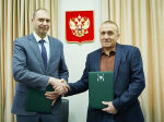 Глава города Алексей Петриченко и генеральный директор ООО «ТТК-Спецсервис» Анатолий Свиков подписали соглашение о сотрудничестве